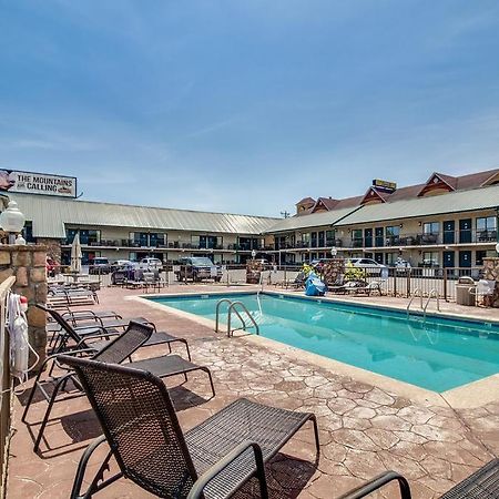 Mountain Breeze Motel Pigeon Forge Exterior photo