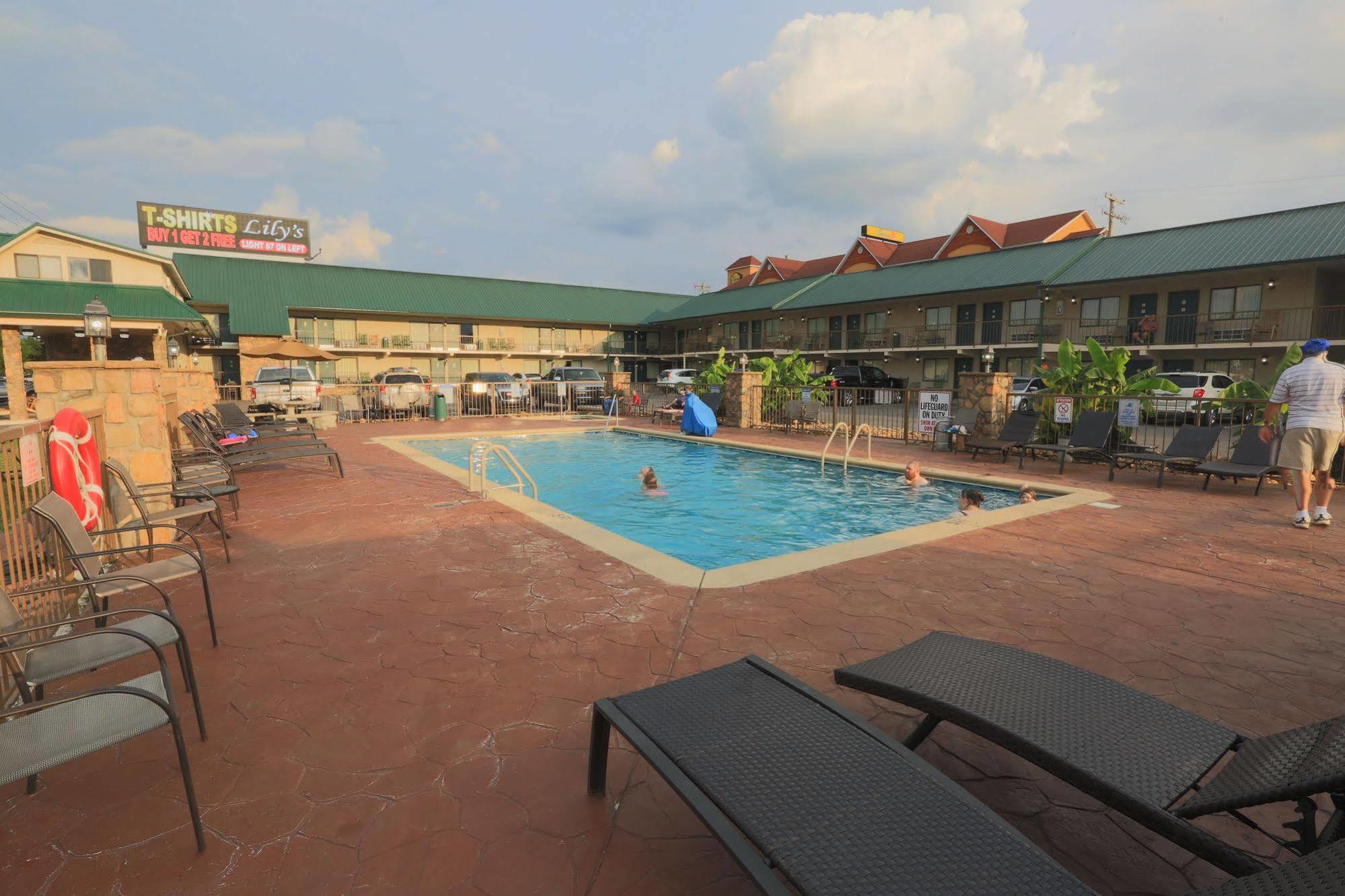 Mountain Breeze Motel Pigeon Forge Exterior photo